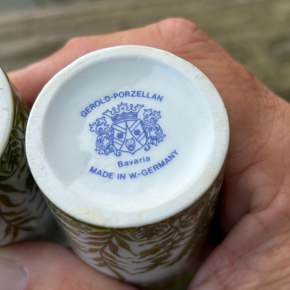 Green White Salt and Pepper Shaker Set Bavaria Germany Shaker Set - Picture 7 of 7